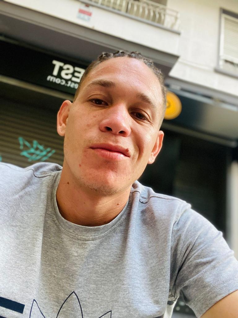 631202076: Chico busca chica en Valencia