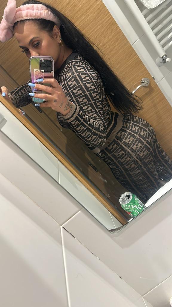 617064423: Chica busca chico en Pontevedra