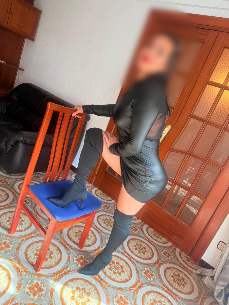 Chica busca chico en Cantabria: Chica busca chico