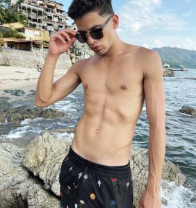 Chico busca chica en Granada: 