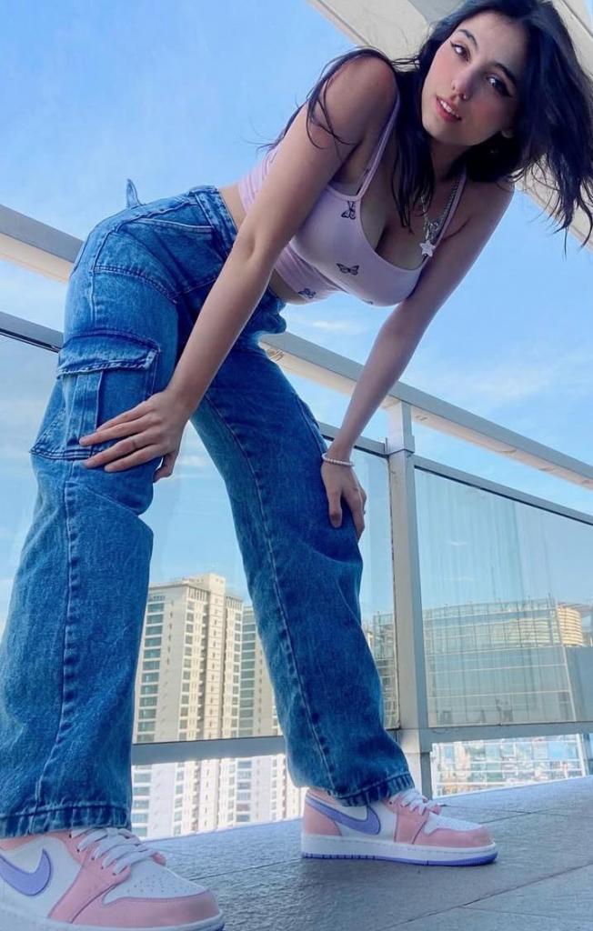 614896653: Chica busca chico en Sevilla