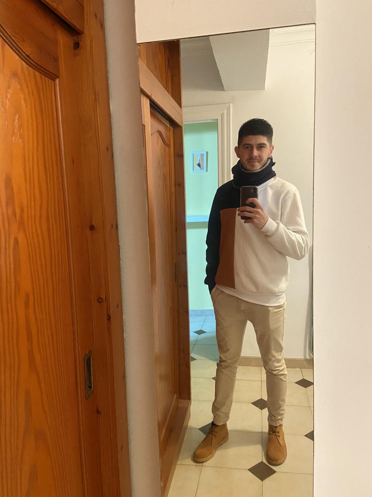 670038922: Chico busca chica en Sevilla