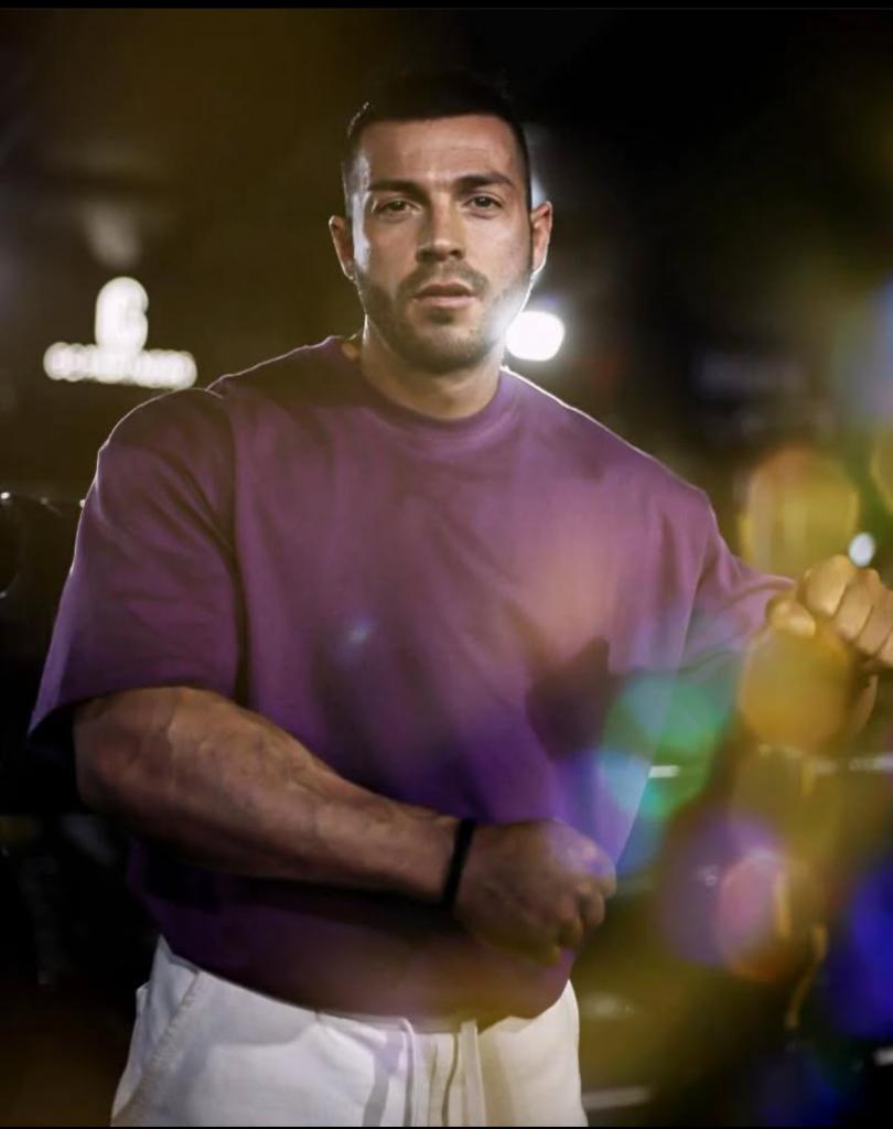 Chico busca chica en Granada: 