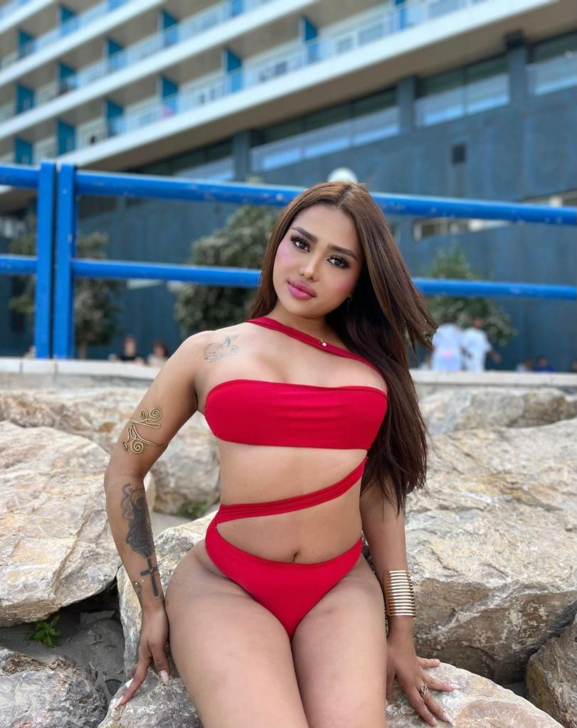 664578992: Transexual en Barcelona