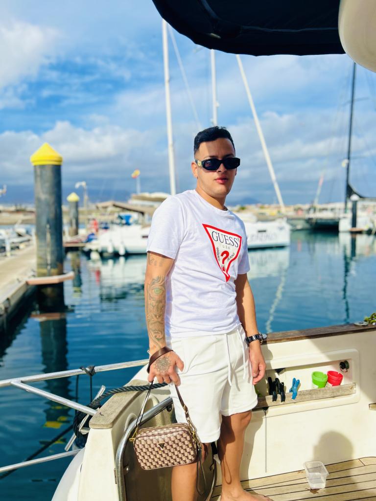 674713300: Chico busca chica en Las Palmas