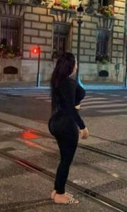 643531701: Chica busca chico en Sevilla