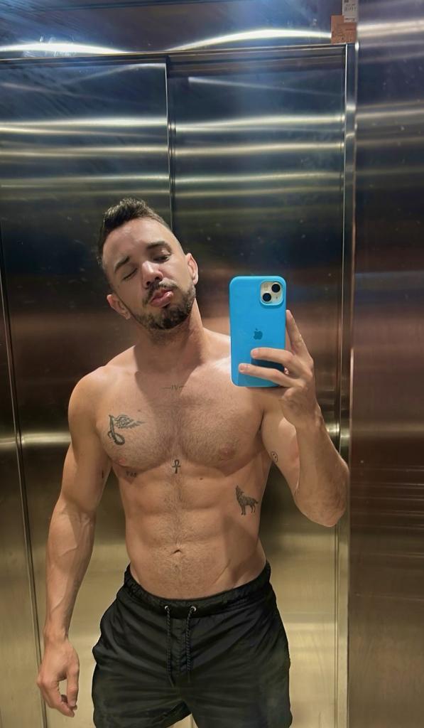 Chico busca chica en Granada: 