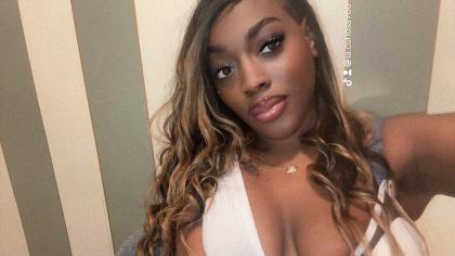 613849347: Chica busca chico en Sevilla