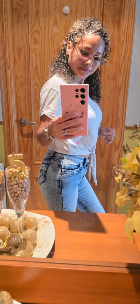 699387190: Chica busca chico en Cádiz