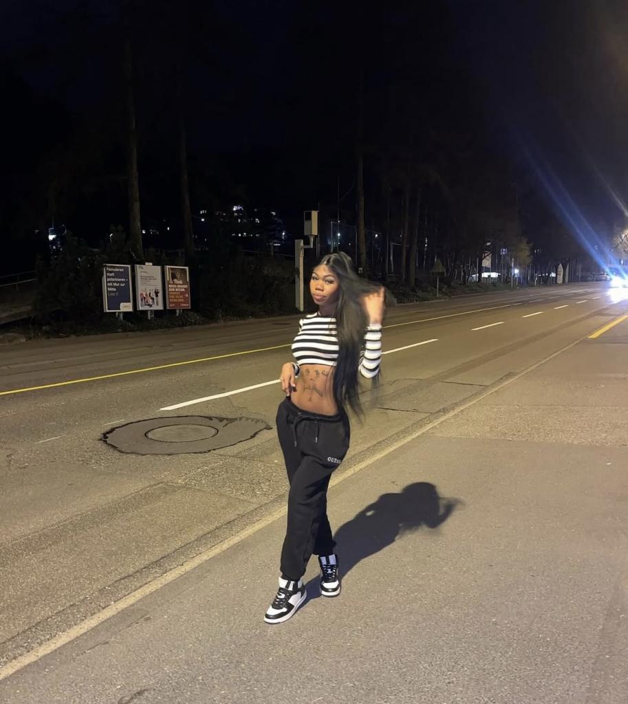 604265024: Chica busca chico en Málaga