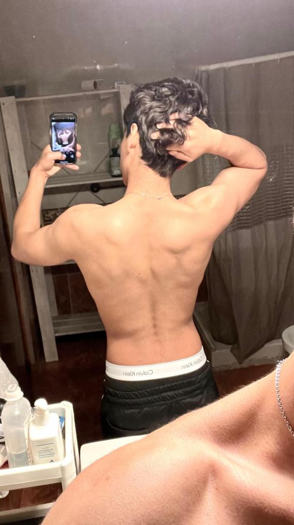 Chico busca chica en Sevilla: 