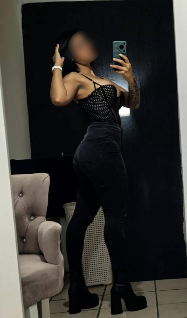 Chica busca chico en Almería: 