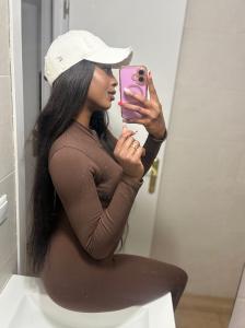 687063510: Chica busca chico en Valencia