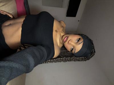 663207952: Chica busca chico en Málaga