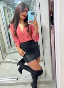 647749218: Chica busca chico en Sevilla
