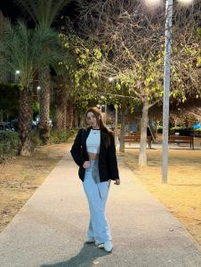 664375536: Chica busca chico en Barcelona