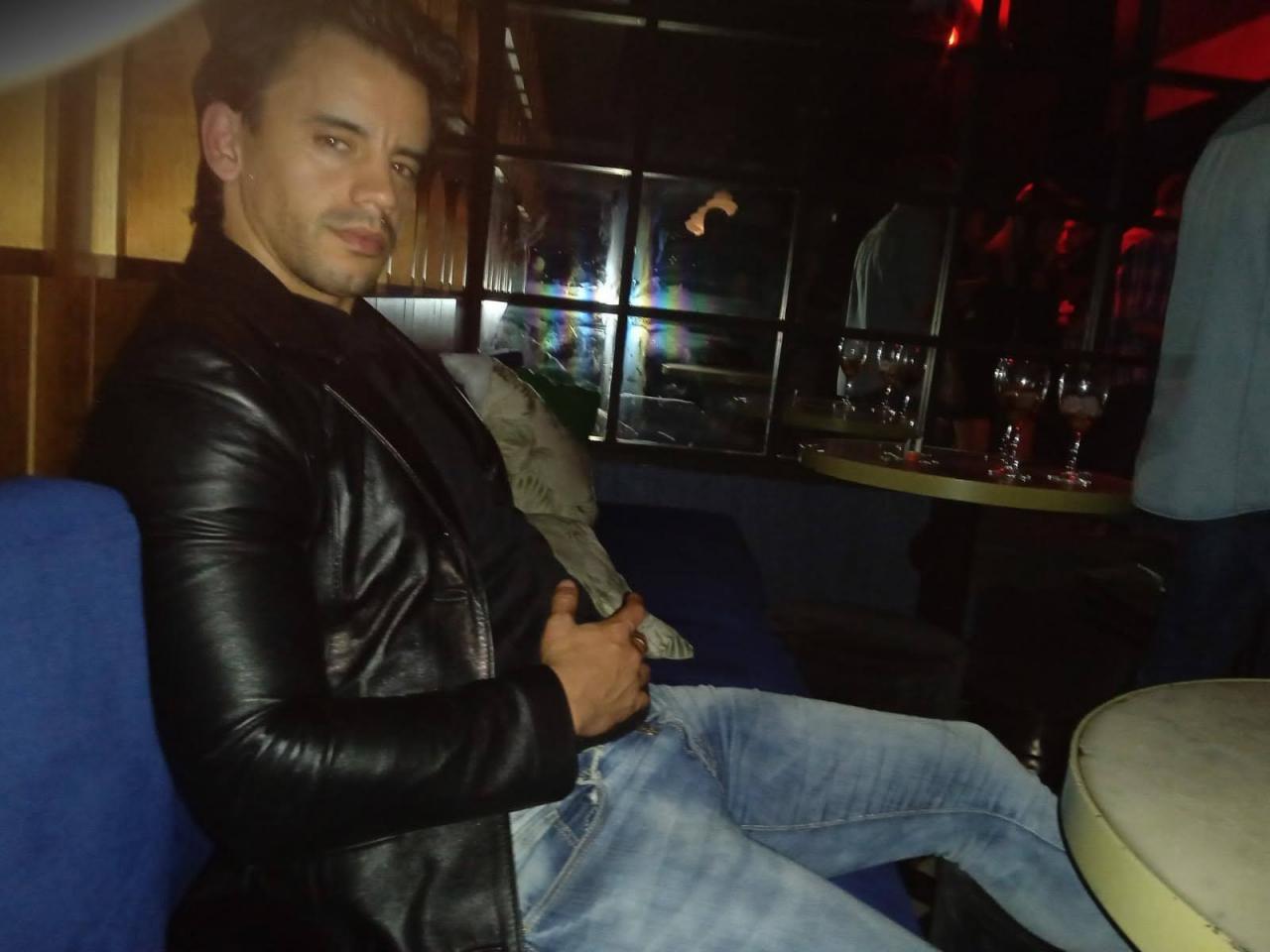 Chico busca chica en Granada: 