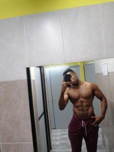 667589328: Chico busca chica en Sevilla