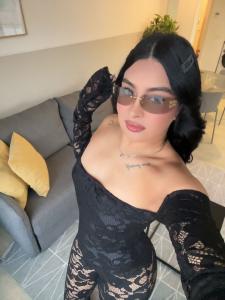 670263372: Chica busca chico en Gerona