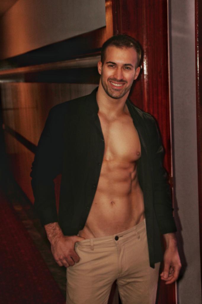 614907267: Chico busca chica en Cádiz