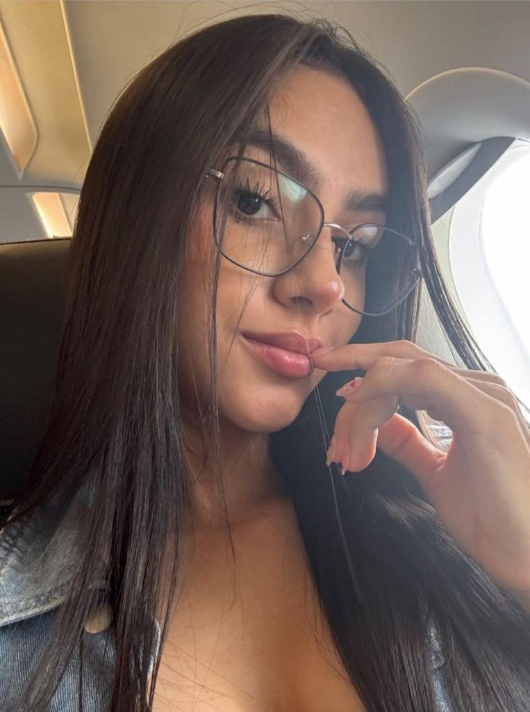 624874343: Chica busca chico en La Coruña