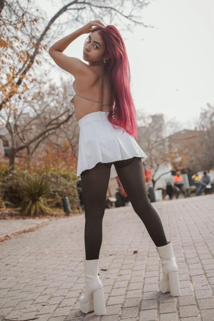 618668292: Chica busca chico en Madrid