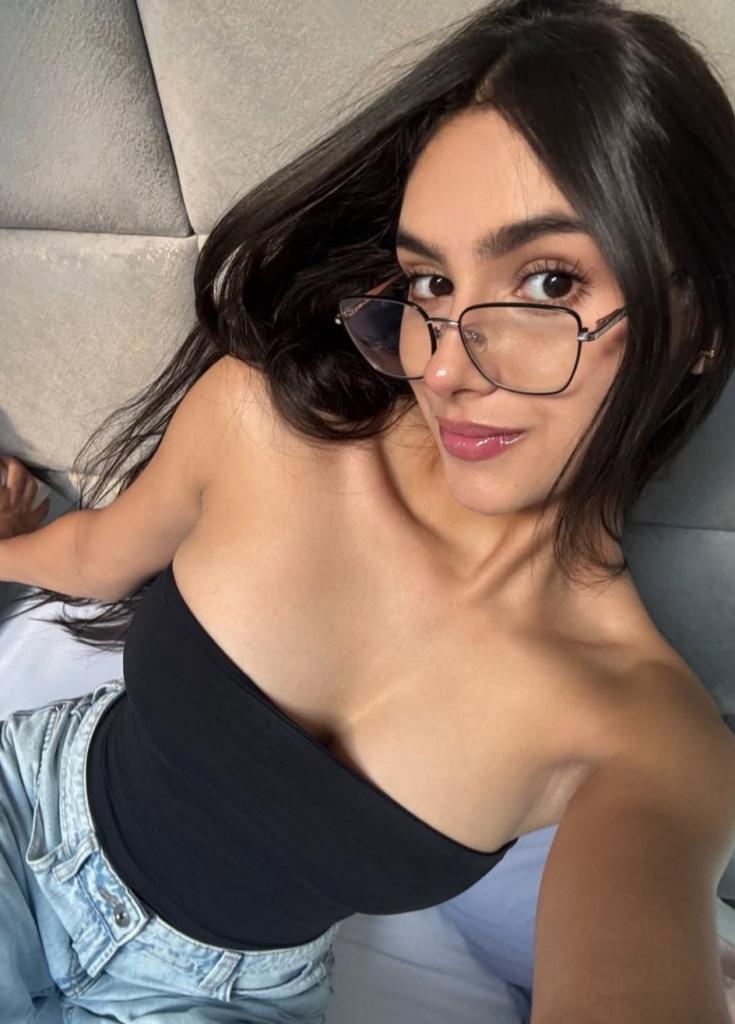 624874343: Chica busca chico en La Coruña