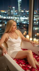 639059276: Chica busca chico en Málaga