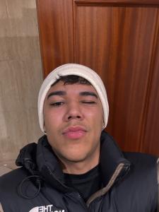 613540896: Chico busca chica en Valencia