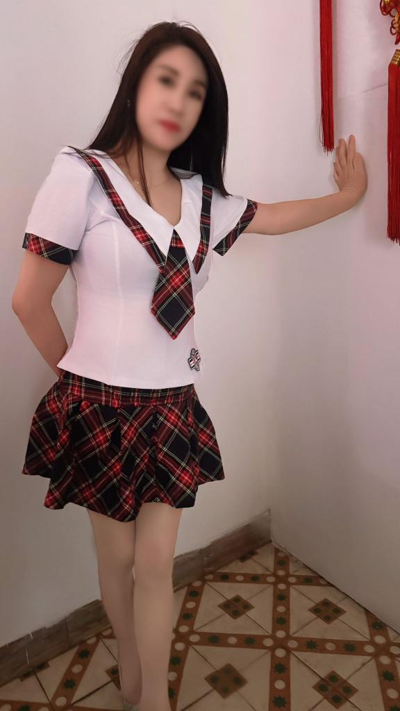 677577366: Chica busca chico en Valencia