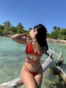 647637764: Chica busca chico en Málaga