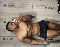 674504023: Chico busca chica en Barcelona