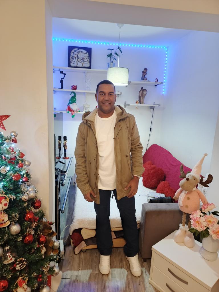 697721438: Chico busca chica en Madrid