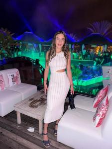 672539377: Chica busca chico en Ibiza