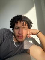 644190965: Chico busca chica en Pontevedra