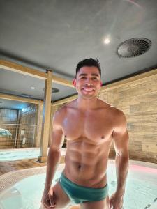 661268070: Chico busca chica en Las Palmas