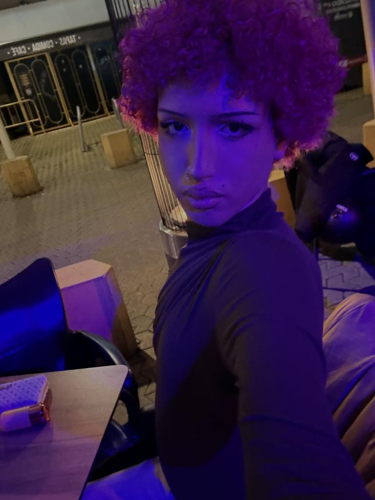 667420570: Chica busca chico en Madrid