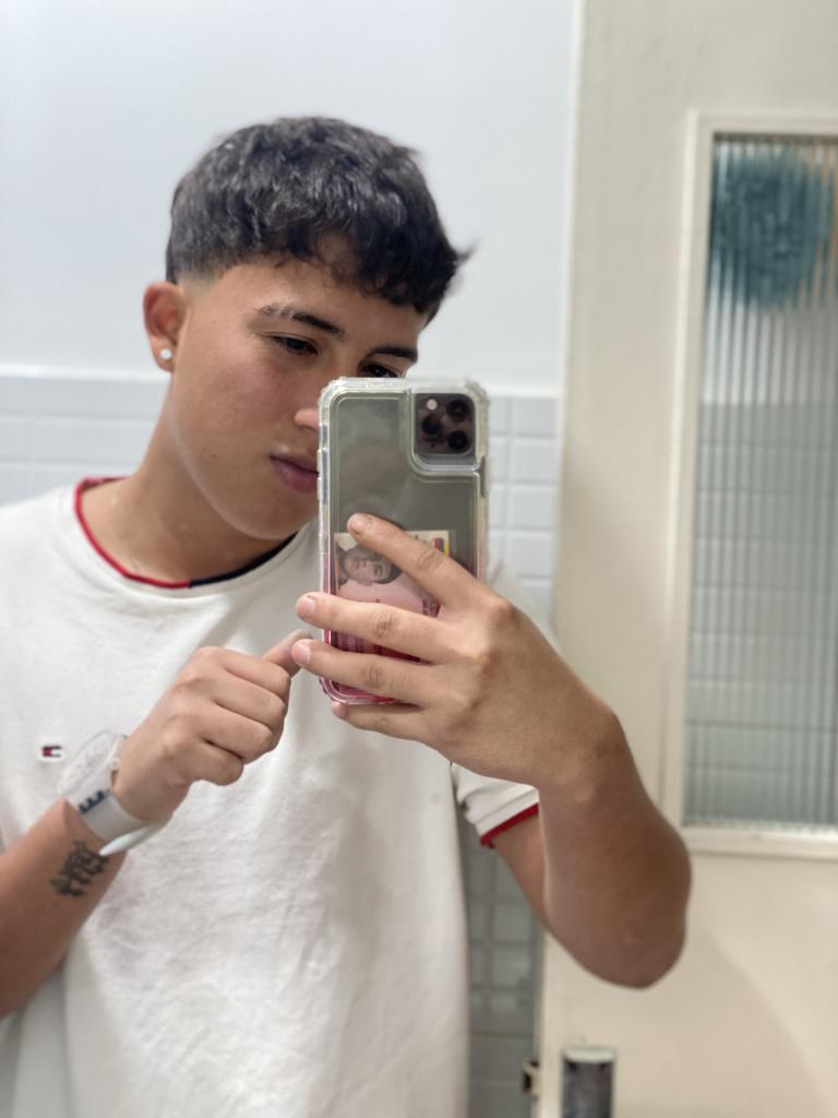 Chico busca chica en Sevilla: 