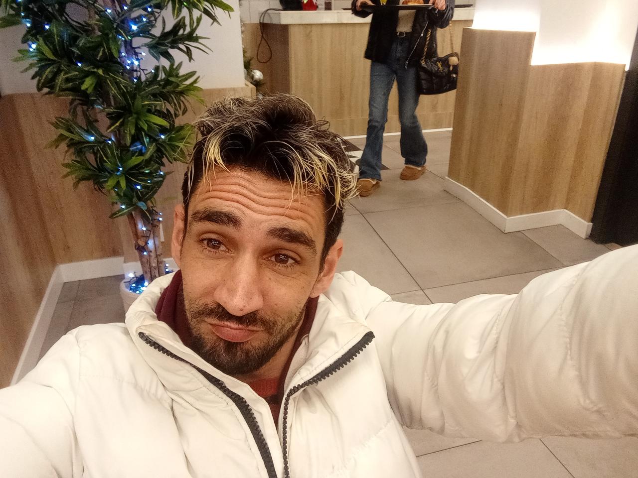 614071277: Chico busca chica en Zaragoza