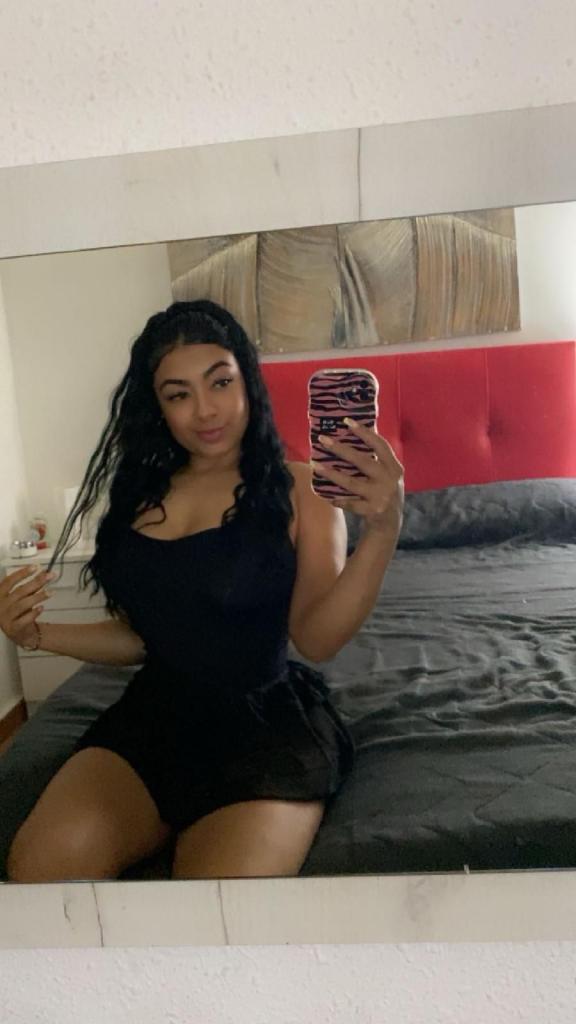 613496426: Chica busca chico en Barcelona