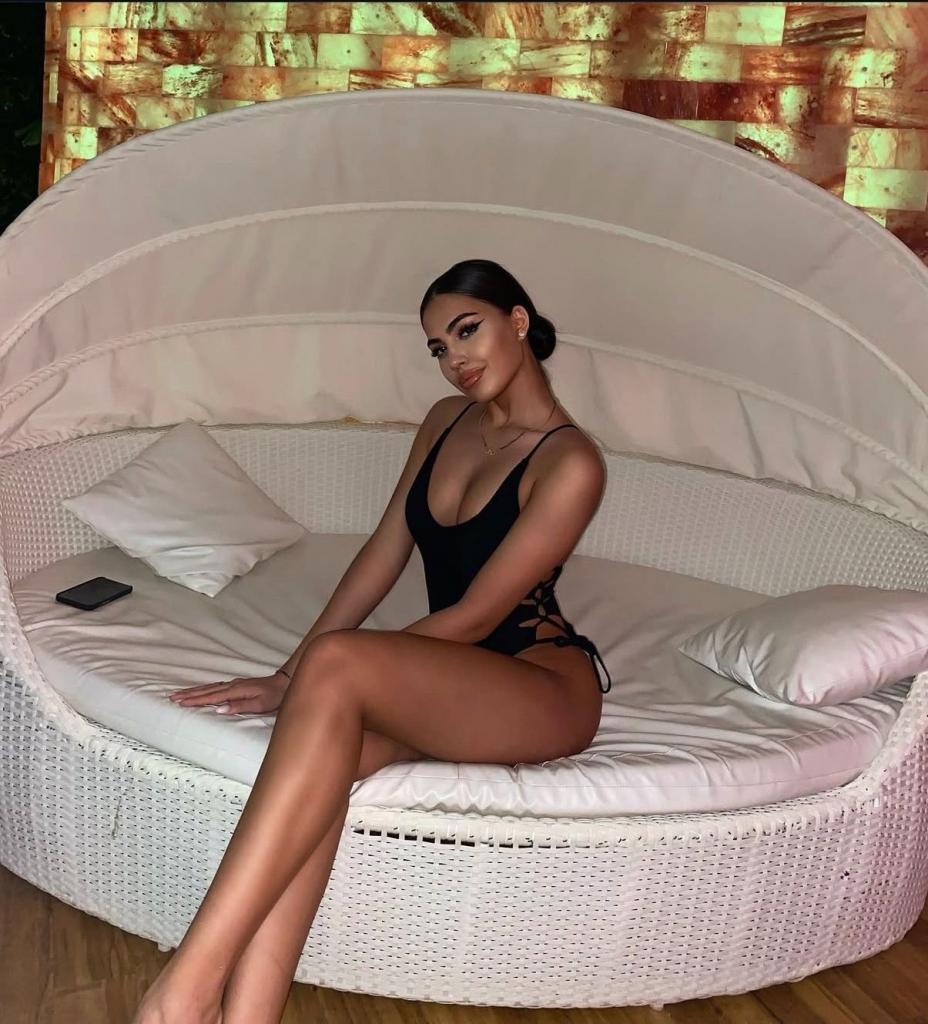 672590394: Chica busca chico en Málaga