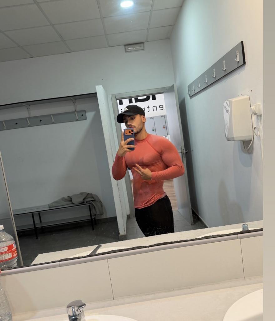 Chico busca chica en Sevilla: 