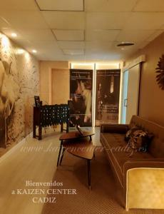 Chica busca chico en Cádiz: 