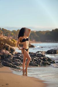 654459655: Chica busca chico en Ibiza