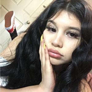 697204477: Chica busca chico en Madrid