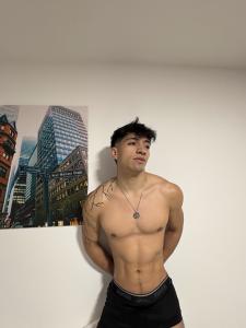 658242000: Chico busca chica en Madrid