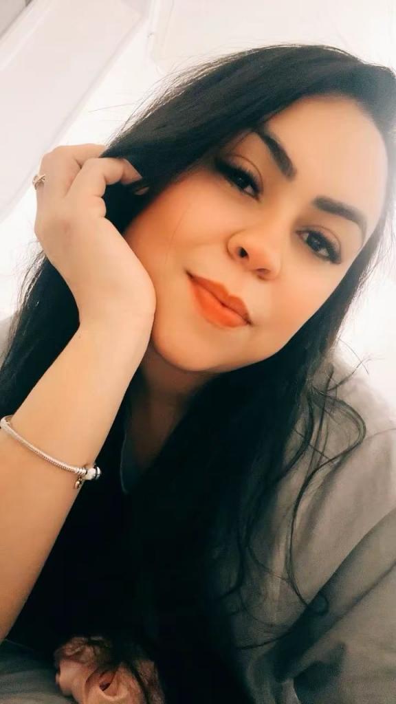 607533381: Chica busca chico en Pontevedra