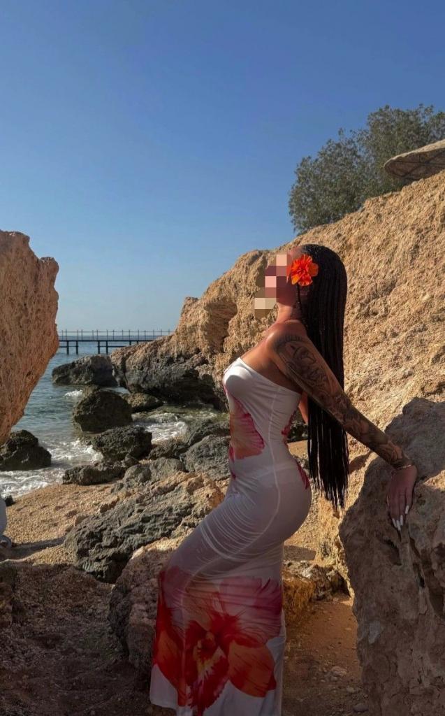 667329788: Chica busca chico en Málaga