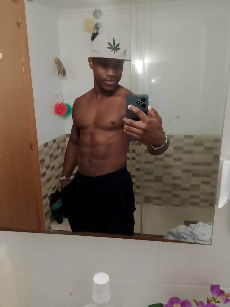 617513197: Chico busca chica en Barcelona