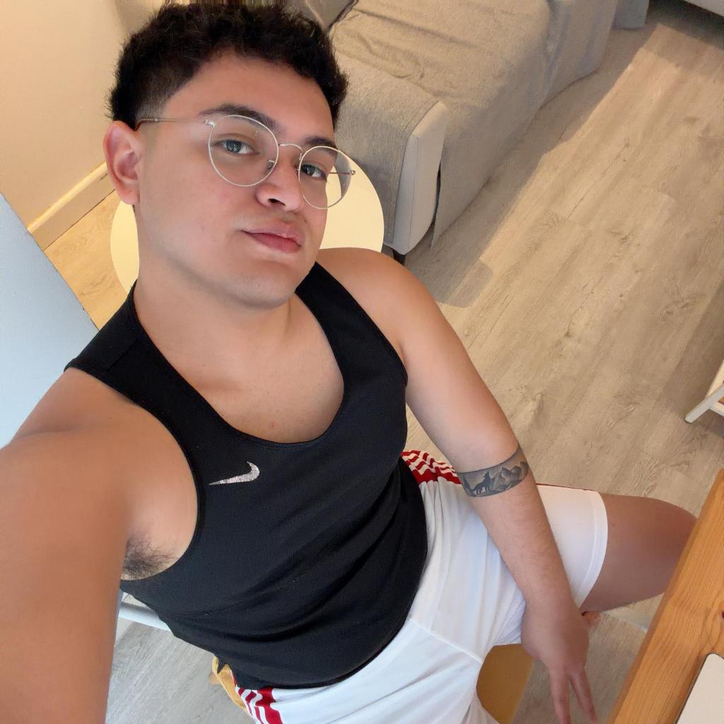 695091078: Chico busca chica en Asturias